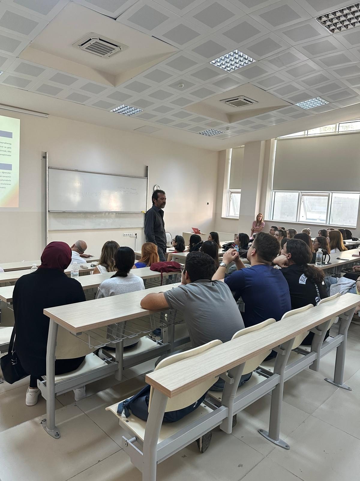 Yeni Kayıtlanan Öğrencilerimiz İçin "Uyum Toplantısı" Düzenlendi
